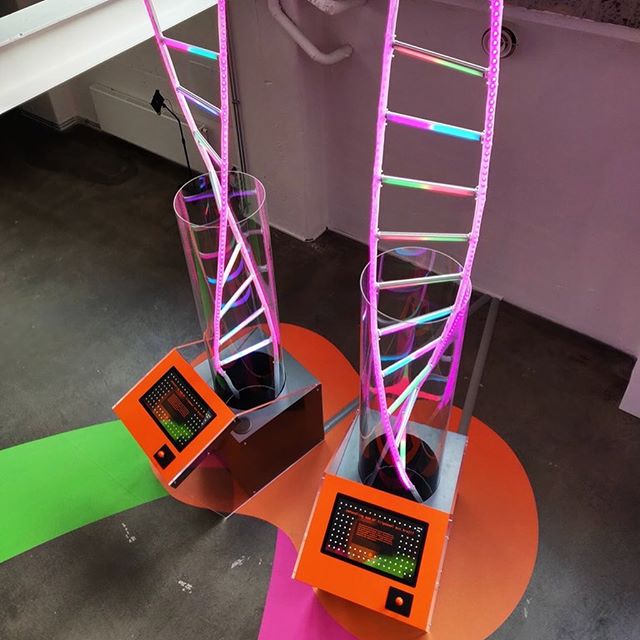 A closer look at the Targeted Therapy (m&aring;lstyrt behandling) installation. Find the mutation on the DNA, choose the right medicine for the mutation and see its effect!
#kreftforeningensvitensenter #logicinteractive
#interactiveinstallation #dna 