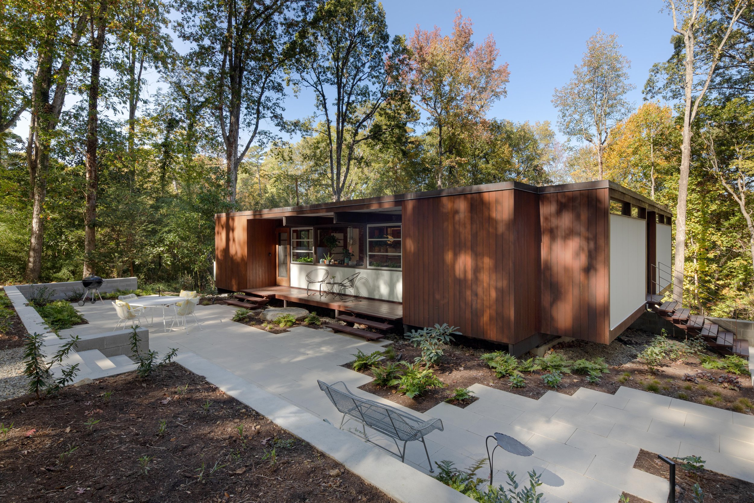 ledgeln E-front.jpeg