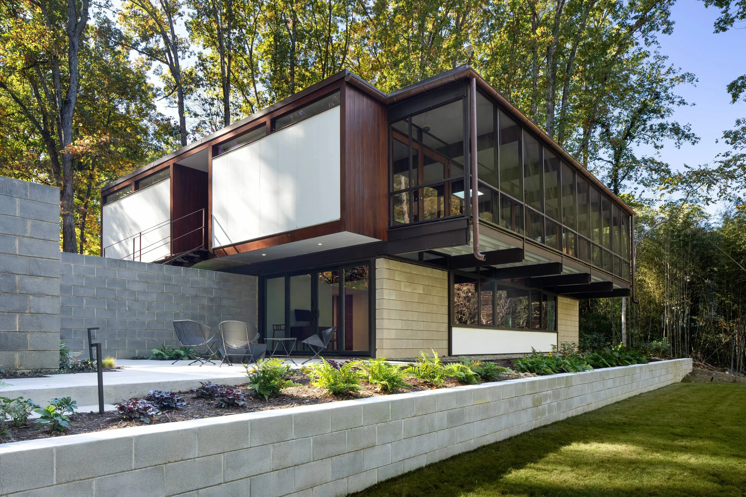 ledgeln E-rear wall 01.jpeg