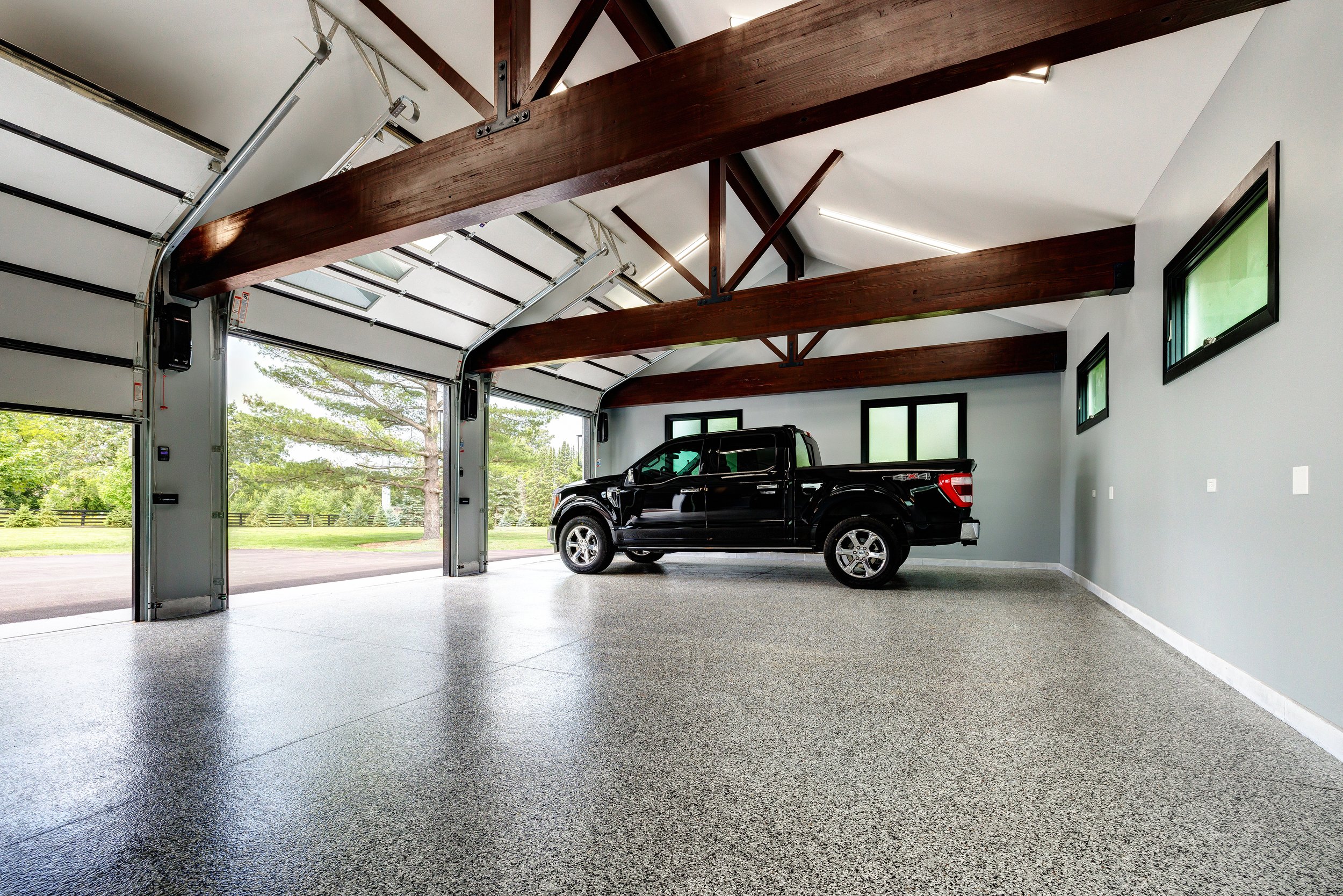 005 garage interior.jpg