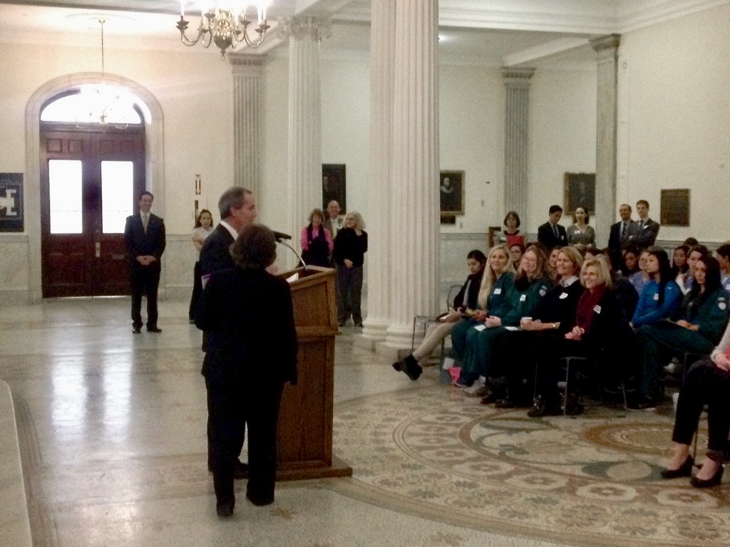 Representative Smitty Pignatelli addresses dental hygiene students at the State House 