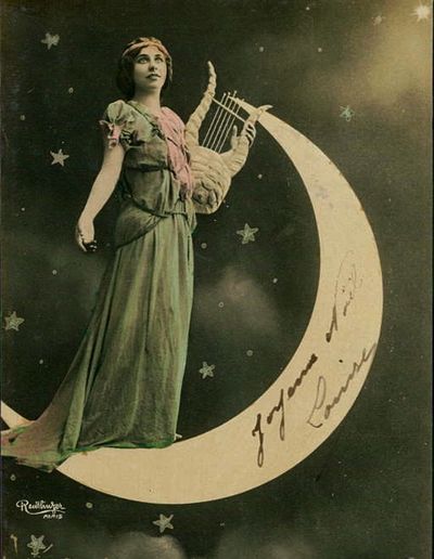 Crescent moons in Victorian jewelry often represented spirituality and the glorification of the Feminine Moon Goddess. Whilst the stars were symbols of direction, and guidance for the spirit.