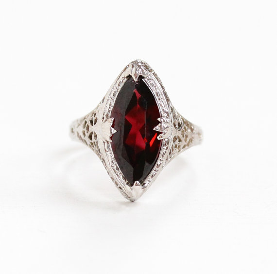  Vintage Art Deco White Gold Garnet Ring
