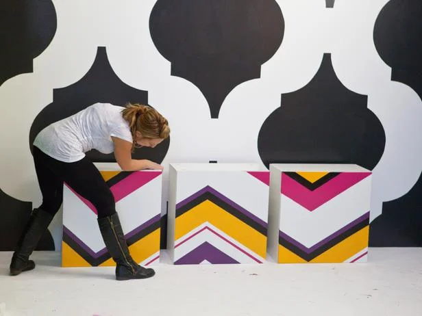 HSTAR702_Rachel-Working-Graphic-Wall-Pattern_s4x3_lg.jpg