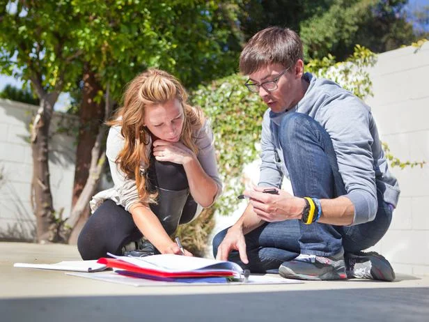 HSTAR704_Rachel-Kris-Working-Planning_s4x3_lg.jpg