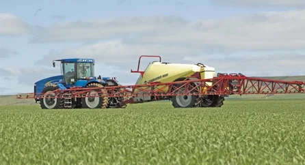 HARDY COMMANDER 4400 90 FOOT SPRAYER . 1200 L capacity. 90 foot width on a 90 foot boom. Bought new in 2013 and is not suitable for our purposes. Steering exles, boom level control and rate control. (Note our sprayer is the same as the one in this photos)