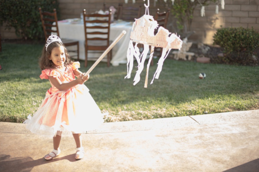 christine-sara_leahturns3_041-0x600.jpg