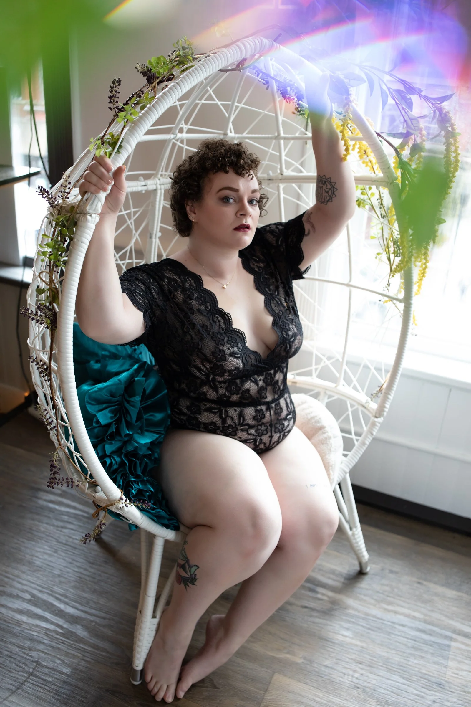 A Gorgeous Curvy Boudoir Session + 10 Reasons to do a Boudoir Shoot