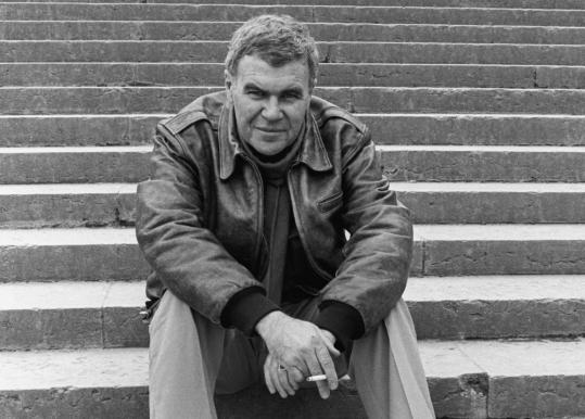 Raymond Carver. Image from Boston.com
