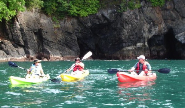 Kayaking-waves-caves-Marino-Ballena-National-Park-1.jpg