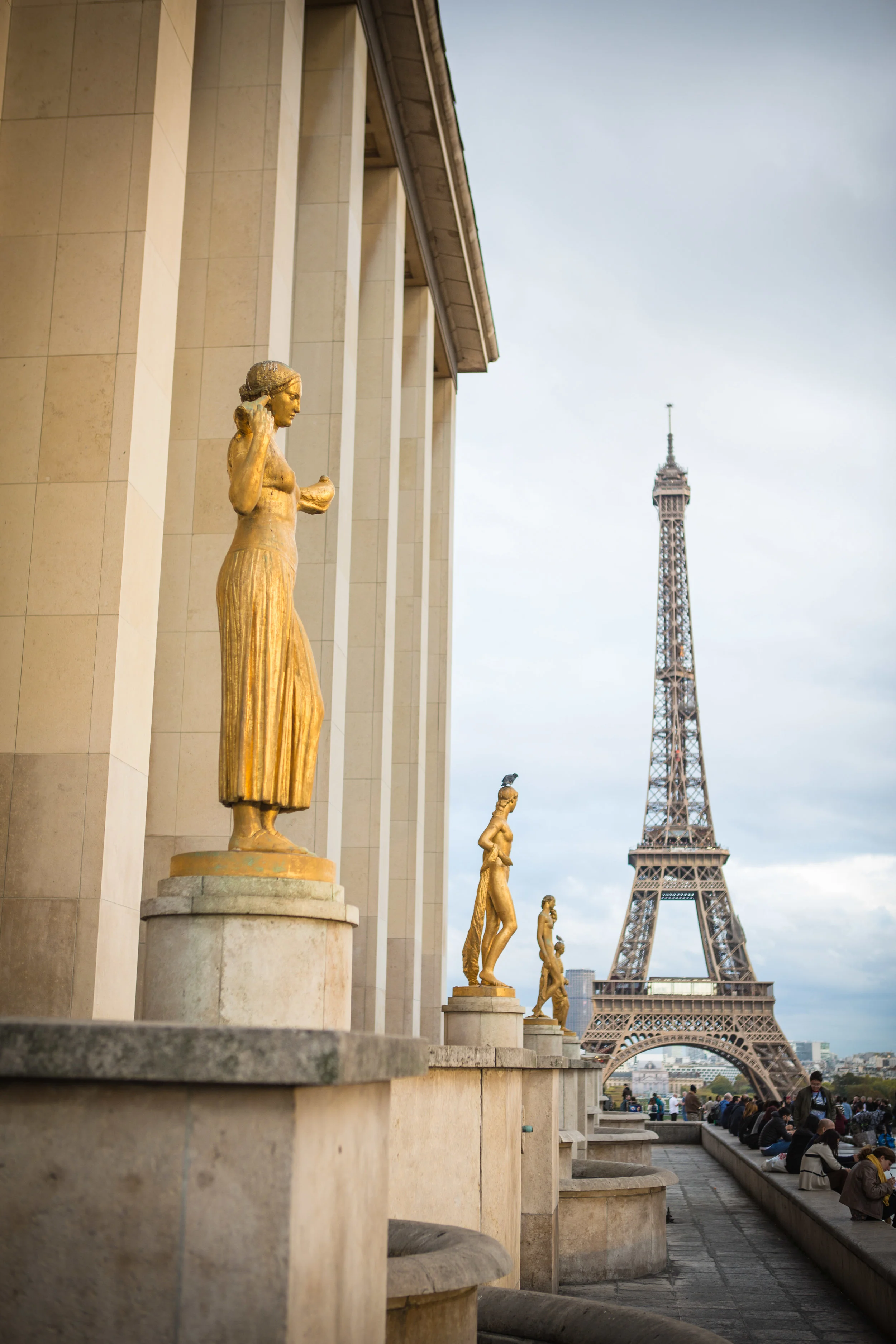 Paris_France_Eiflle_Tower_Statues.jpg