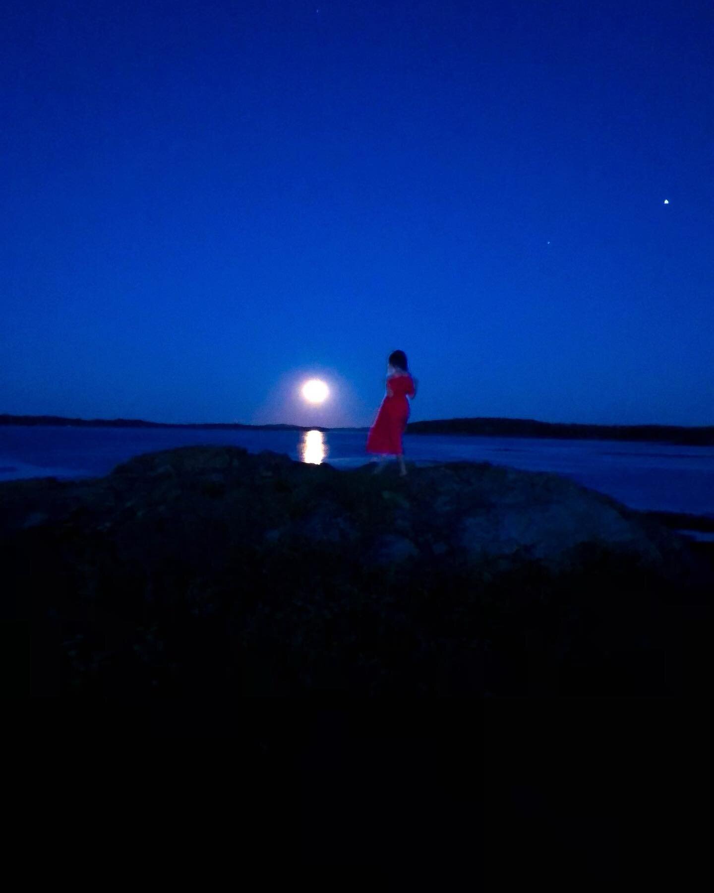 It&rsquo;s too cloudy to see the Wolf Moon in Portland tonight &mdash; snow flurries have been falling all day ❄️ &mdash; so here&rsquo;s a celestial scene from summer instead: me dancing under my first full moon in Maine 🌕✨

📸: @amishakp 

#mainet