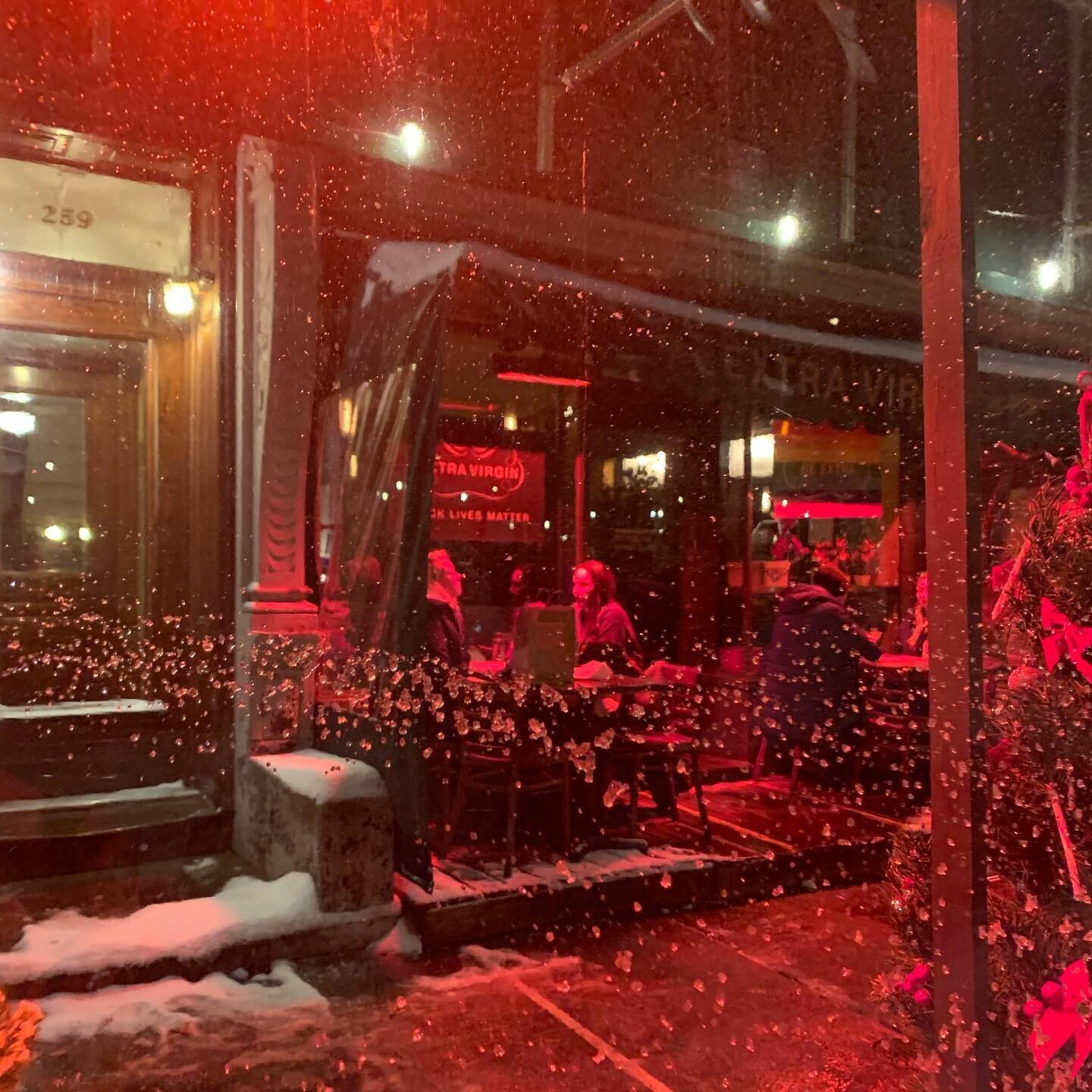 Outdoor dining amidst a blizzard and a pandemic? That &lsquo;snow joke 😆❄️💪 #nycsnow