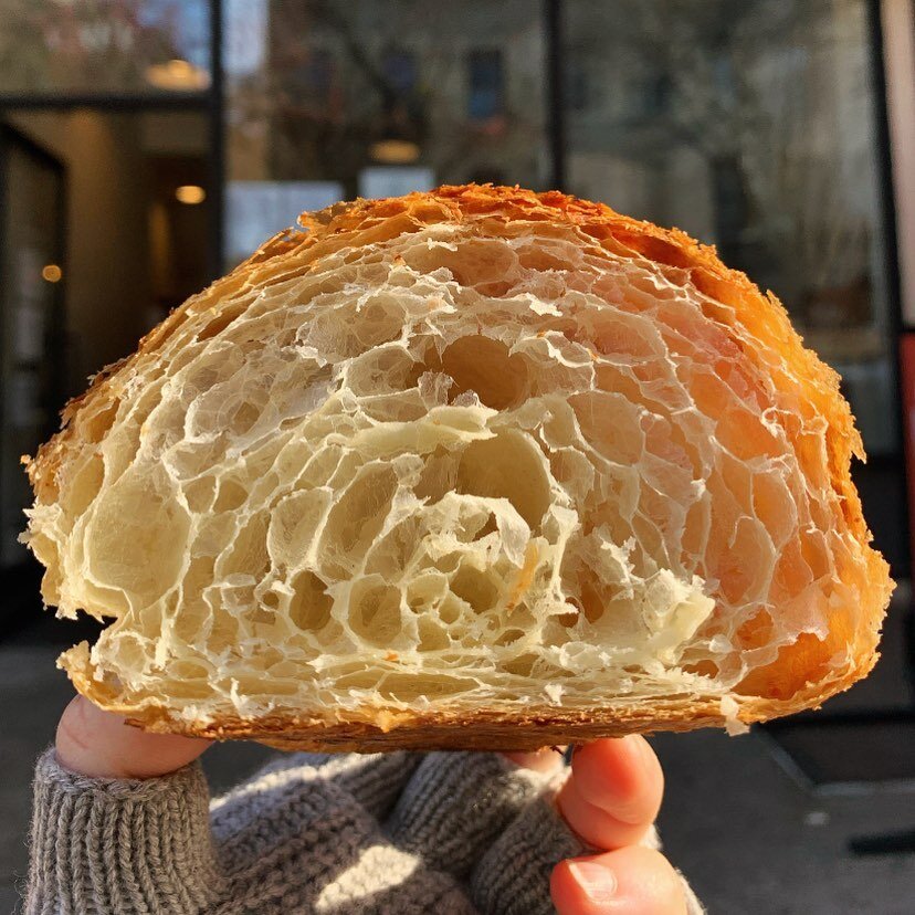 Renegade pastry chef @saviniencara and I are on the hunt for the best 🥐 in NYC &mdash; a civic duty! (We&rsquo;re doing this for YOU.) So far we&rsquo;ve surveyed 9 bakeries across downtown Manhattan &amp; Brooklyn (swipe ➡️ to see). 

But! The sear