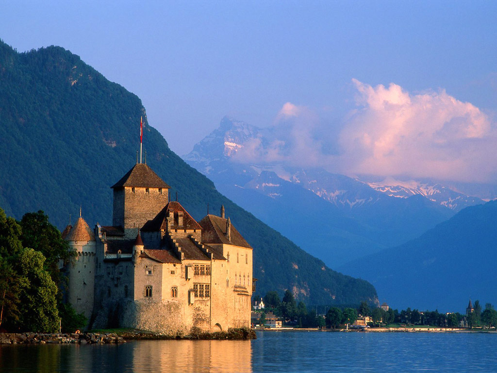 We're taking a local bus over the alps and spending one night in a hostel to see this gorgeous castle. 
