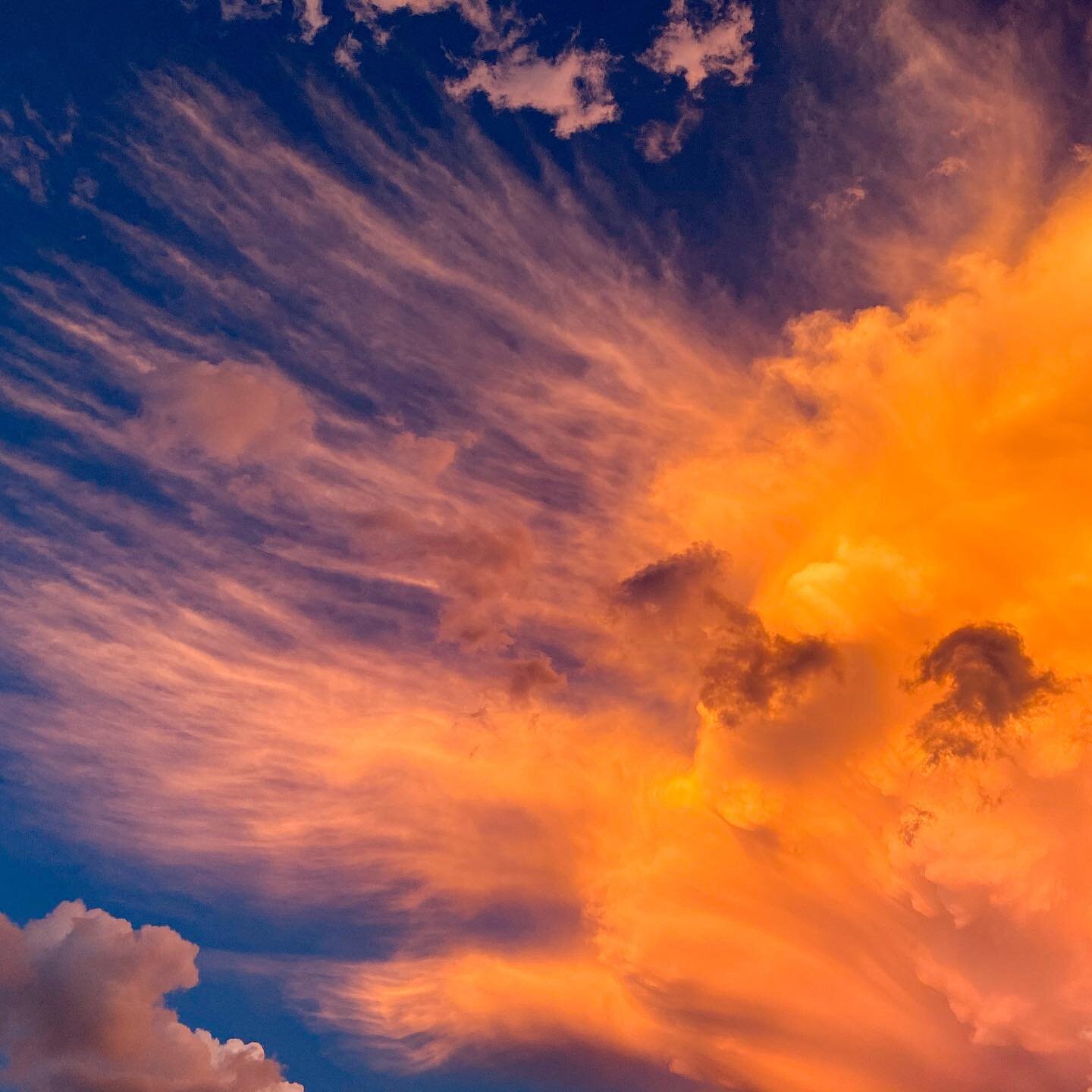 Sahara Skies #summerishere .
.
.
.
#sunset #sunsets #clouds #naturelovers #photooftheday #skyline #glow #summertime #energy #goodvibes #colorful #art #artistsoninstagram #igdaily #healthylifestyle #bestoftheday #beautiful #beach #beachlife