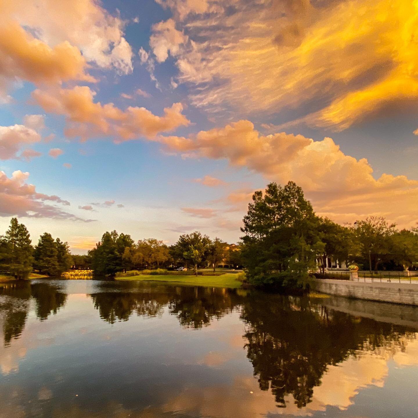 Hopes & Hues #happyfriday
.
.
.
.
#friday #exercise #keepgoing #motivational #energy #workout #landscape #photography #sunset #reflection #watercolor #skyline #park #naturephotography #scenery #staysafe #thoughts #mirror #live #hope #dream #crea