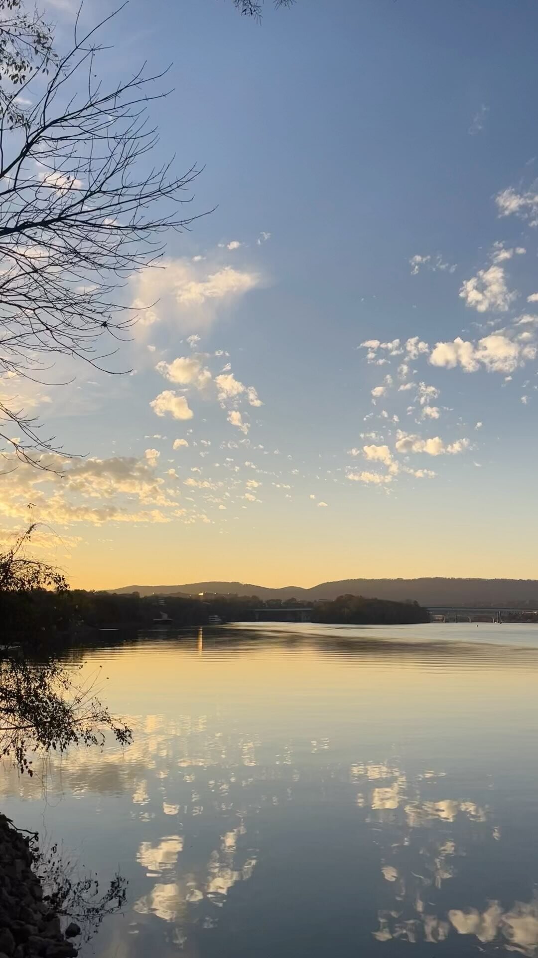 Sunshine βοΈ
#sunset #chattanooga #tennessee
#autumn #reflection #explore