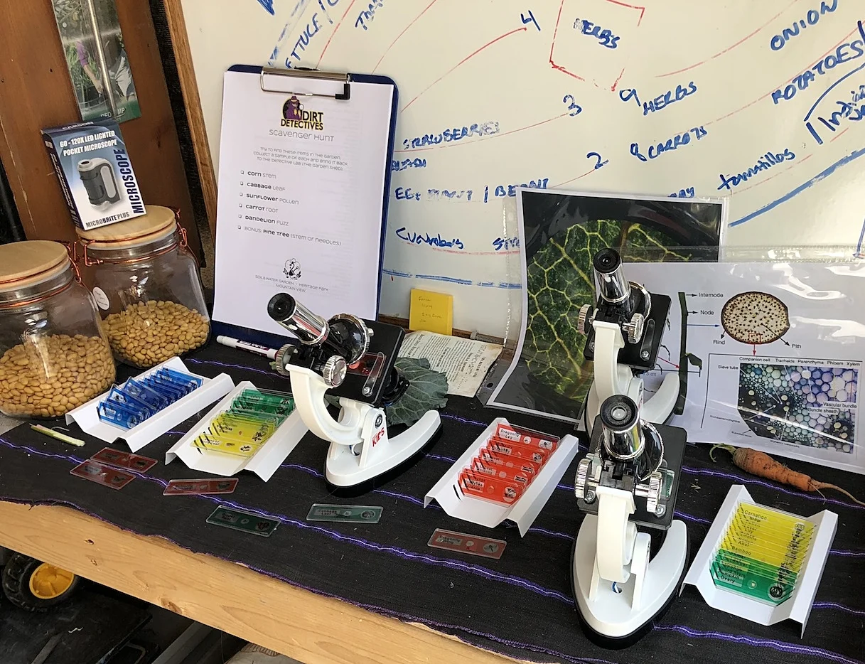 The tool shed at Soil&Water Garden was transformed in a Dirt Detectives laboratory!