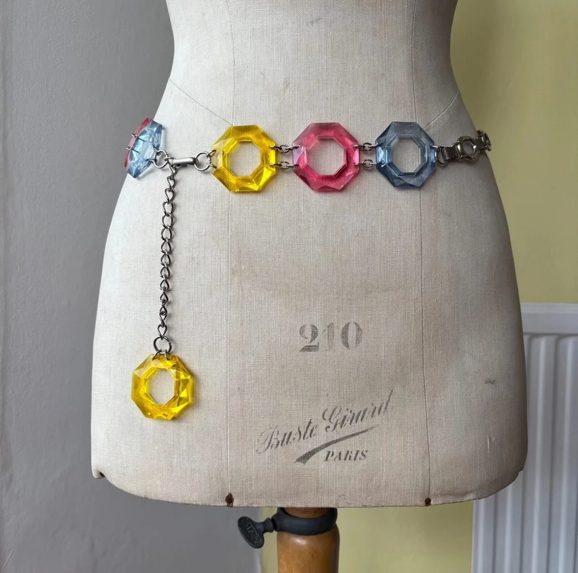 I have never seen a belt like this and so I had to snap it up when I spotted it. I bought it at Brocante Snack in Rennes, the owner said he had only bought it himself the day before. It&rsquo;s an Italian belt, bought in France, and going to a new ow