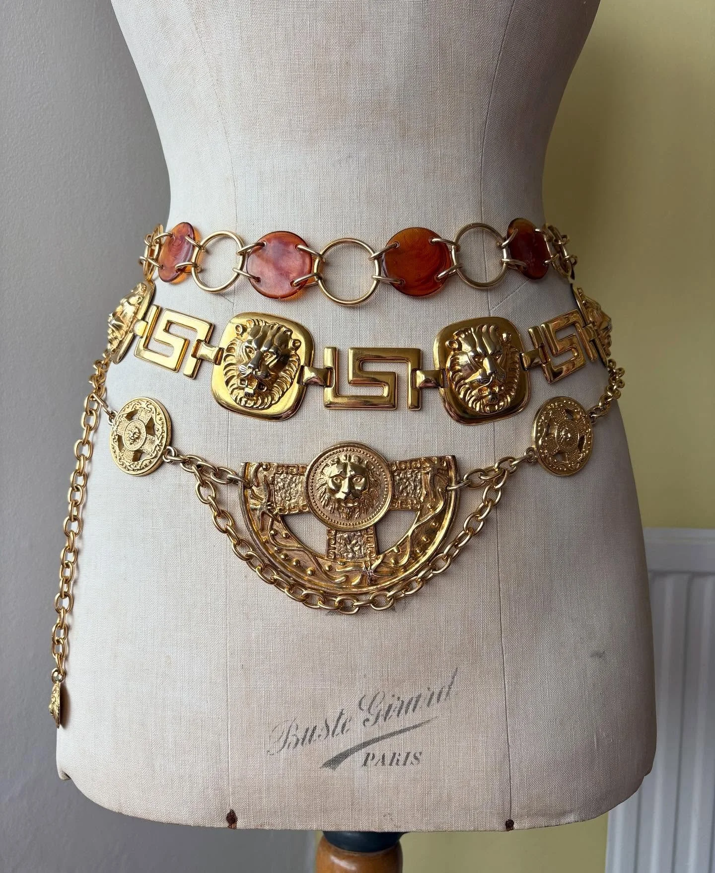 [SOLD] Three stunning vintage statement belts heading out today - to Australia, the USA &amp; England 🤗😍🦁