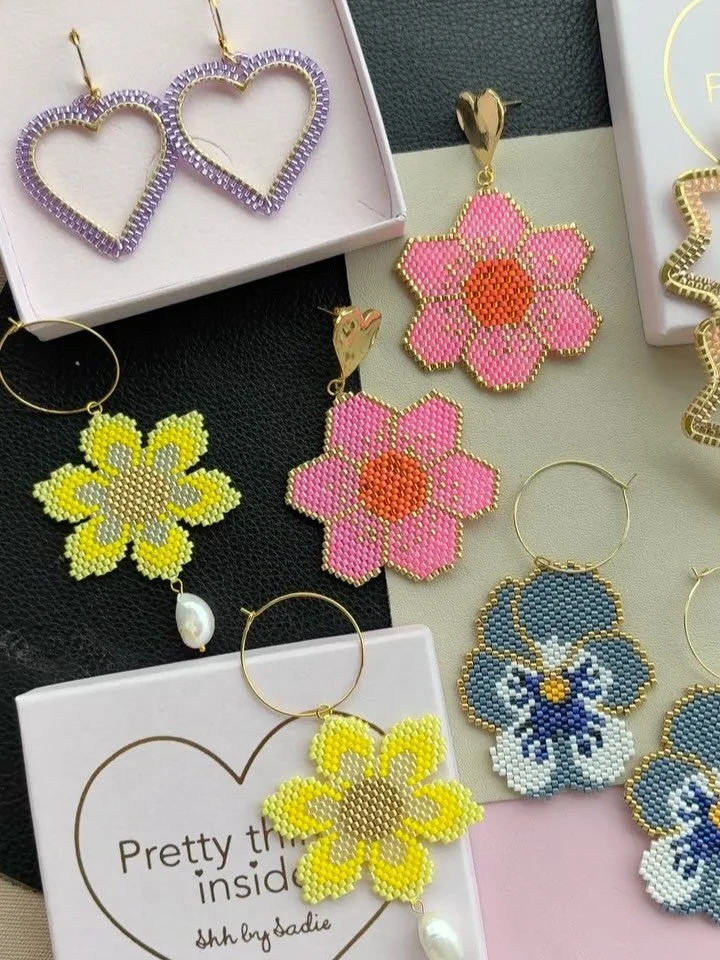 Come join us for the launch of @thelmahulbertgallery PRESENT MAKERS Christmas exhibition this Saturday 🎁 The perfect opportunity to buy hand-crafted, locally produced gifts this year 😚 The exhibition opens this Saturday and runs until 24th December