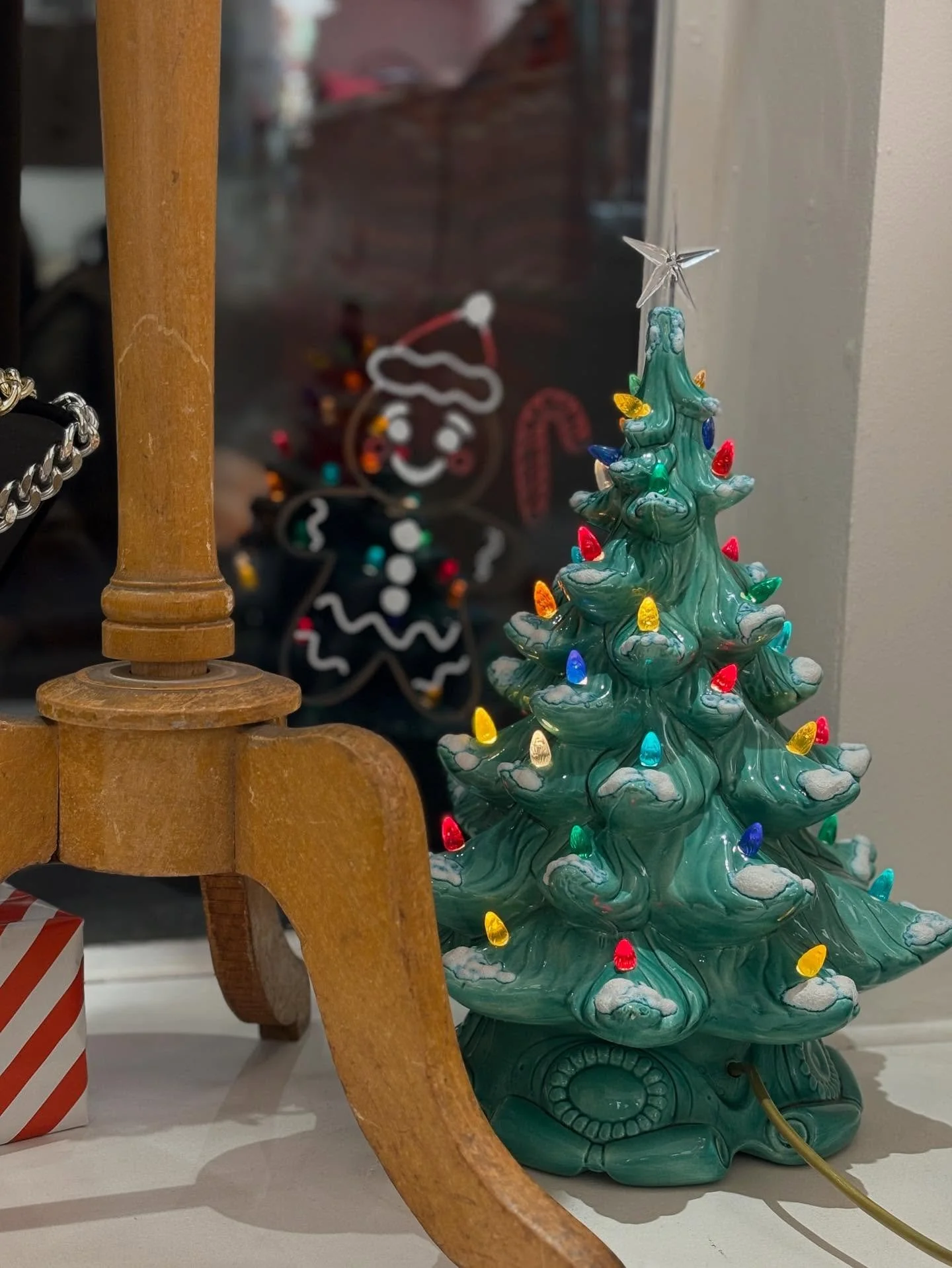 Week one of the Shh by Sadie pop up shop at @host.studionine Totnes is done 👏🏼 week two, incoming 🤩🥰