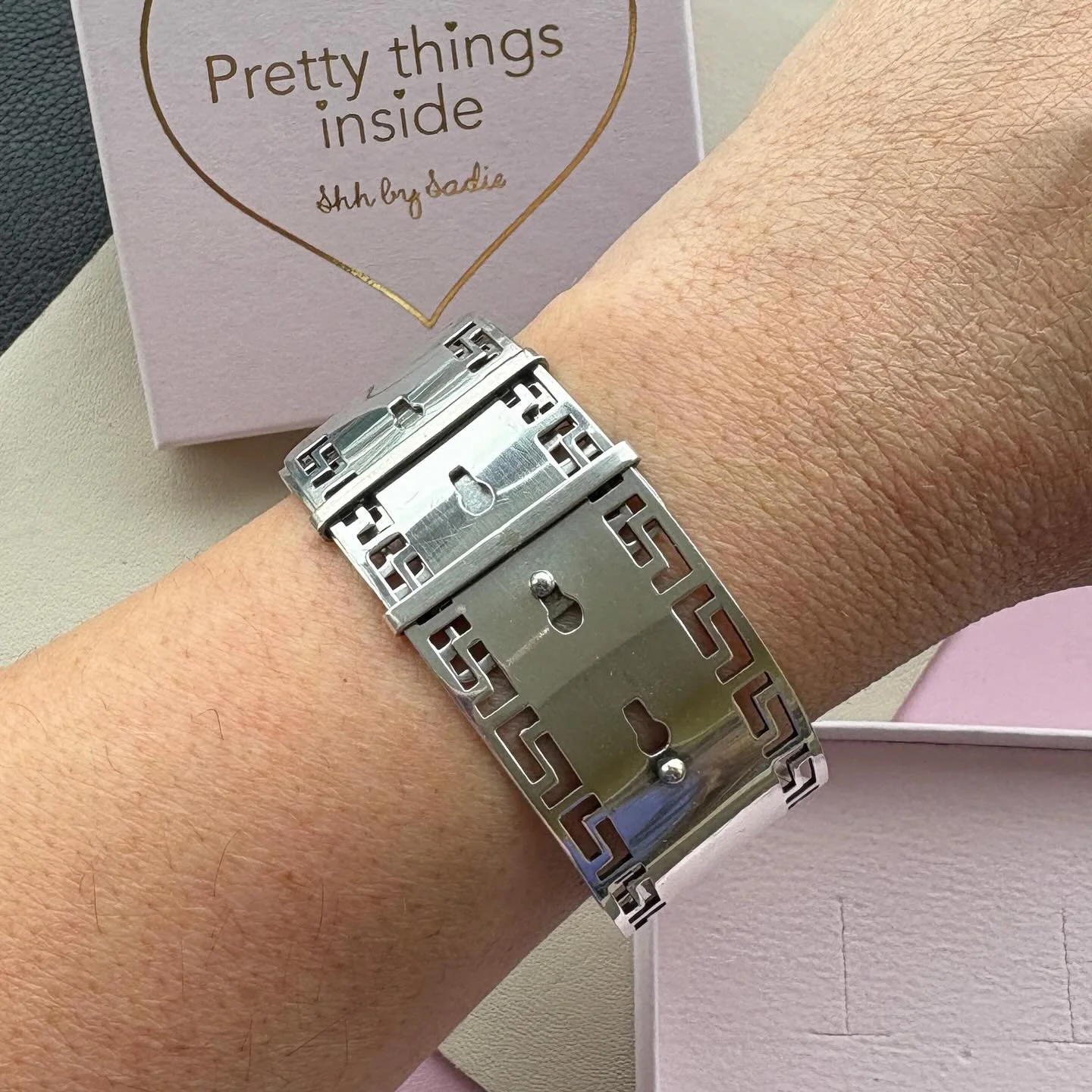 Beautiful condition sterling silver buckle bangle now available on Etsy 😍 Art Deco style, produced in the 1960s by Joseph Smith and Sons. A stunner! 👏🏼