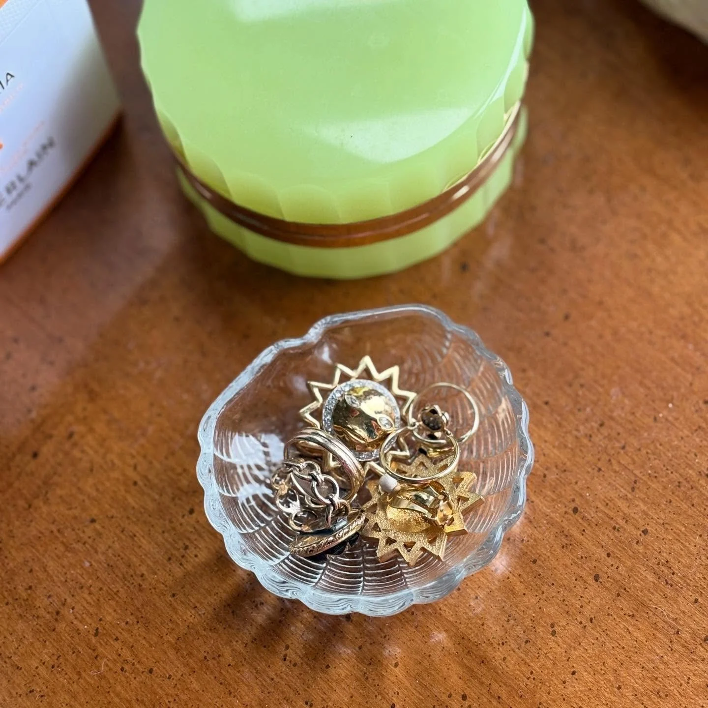 Took my jewellery off and it looked cute ☺️🥰