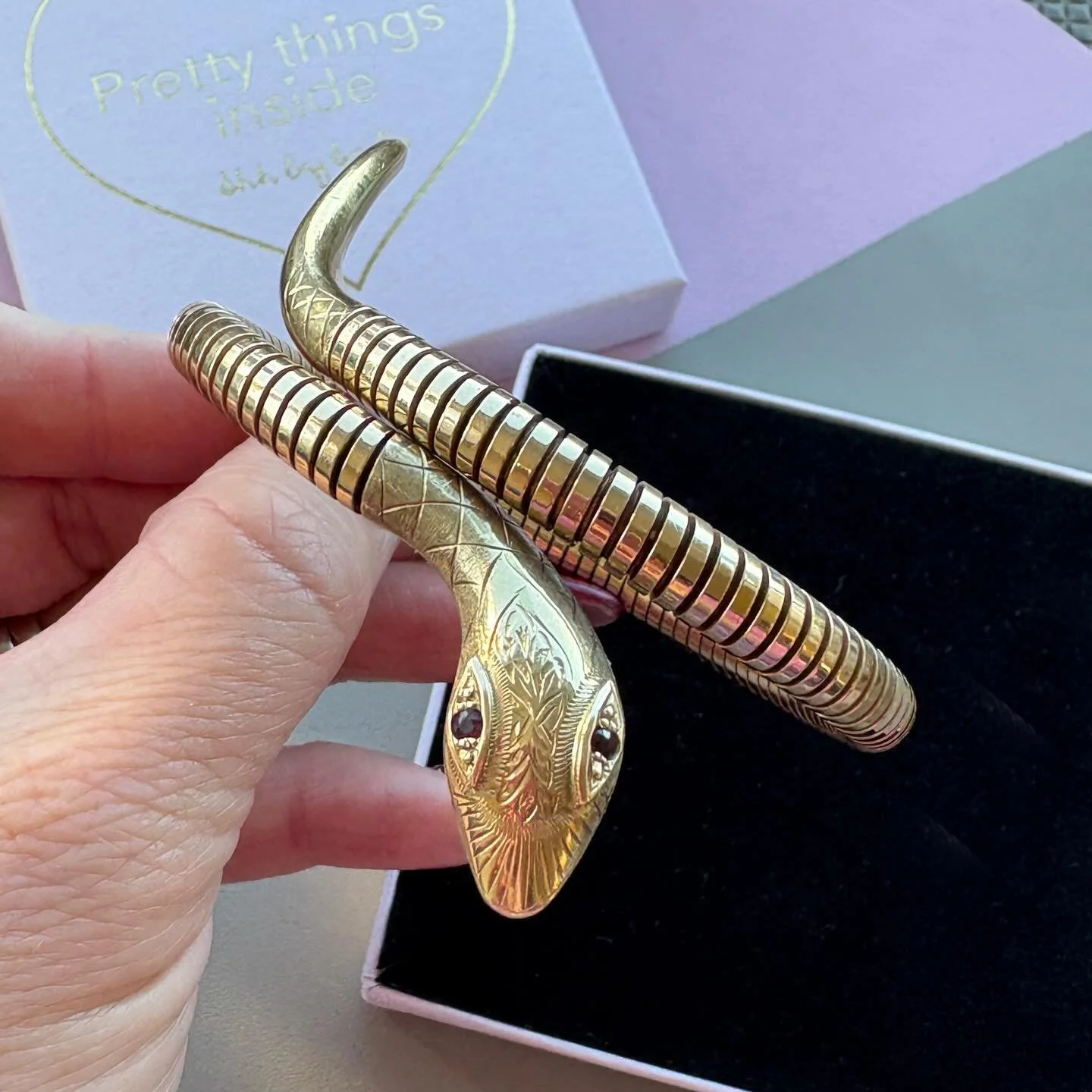 New year, new *not so new* 1980s snake now available on Etsy 😍
.
.
🔍 vintage snake bangle, 9ct snake bangle, gold snake bangle
