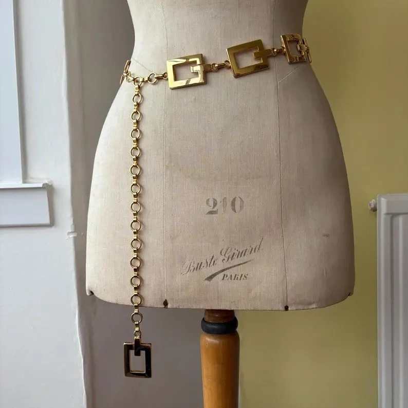 There are some stunning pieces heading out today 🤩 the Gucci G link belt and the orchid necklace sold almost immediately and are heading to the USA &amp; UK respectively. I made the orchid necklace by pairing a 24 carat gold plated real orchid with 