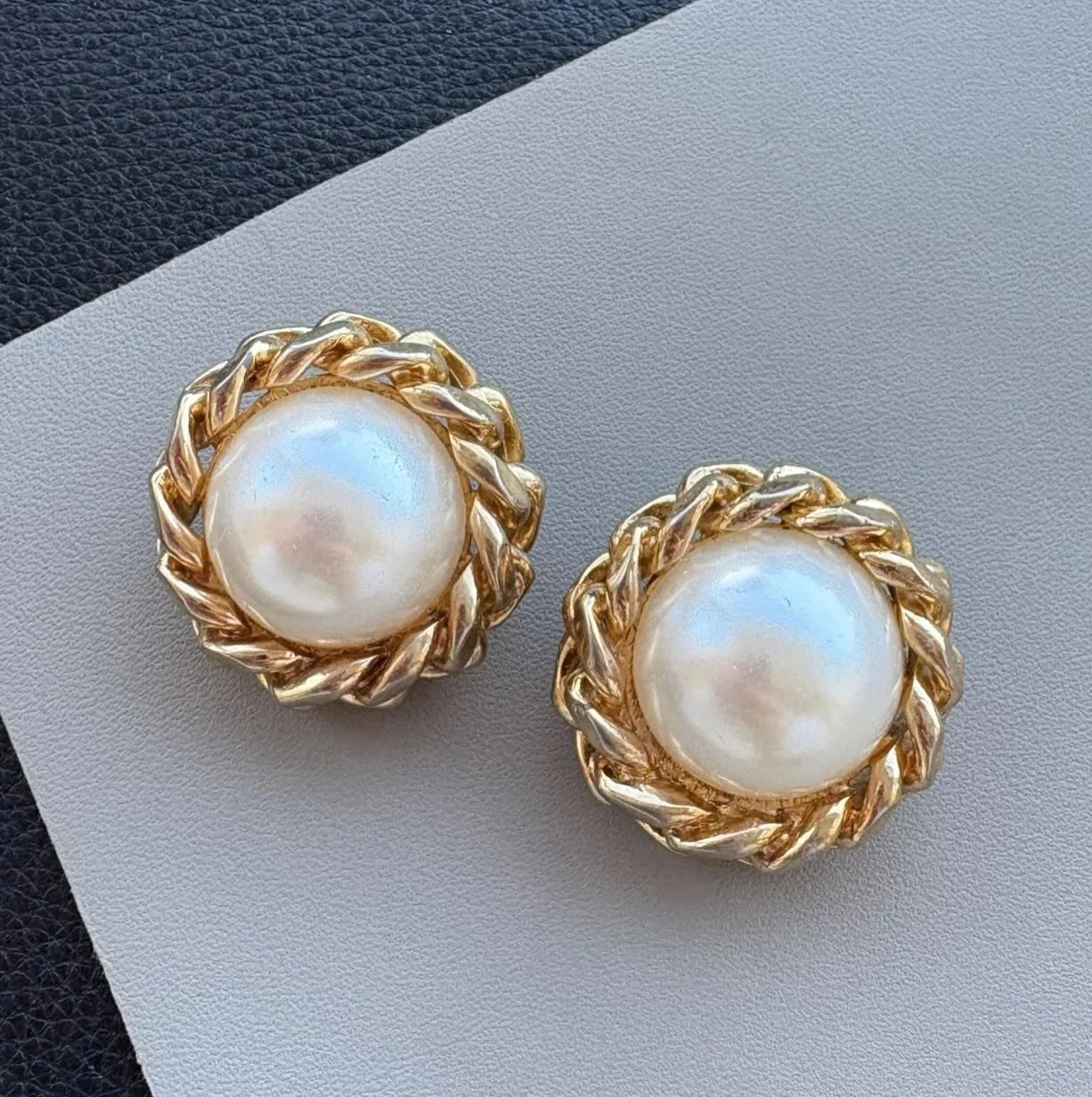 New vintage jewels now on Etsy including these stunning vintage 1990s Christian Dior pearl stud earrings, vintage statement chain belts, chunky chains, Murano and milk glass 😘