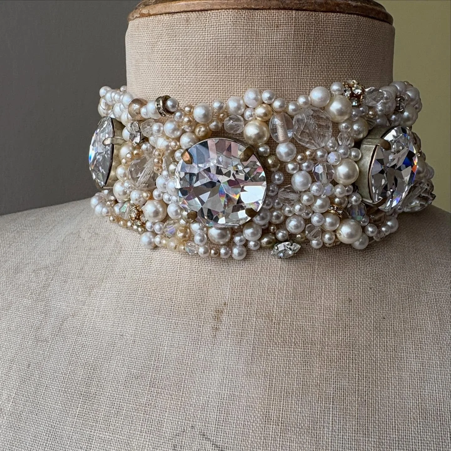 This stunning one of a kind sparkly statement necklace was snapped up quickly and I can see why 😍