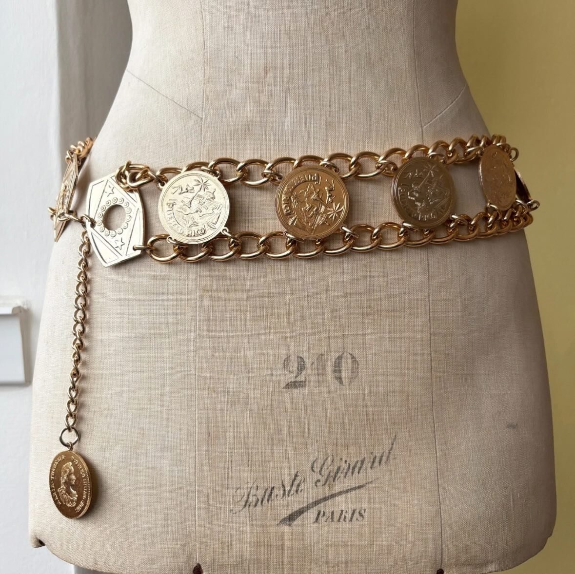 [SOLD] Super statement vintage coin belt ready for adventures with its new owner 👌