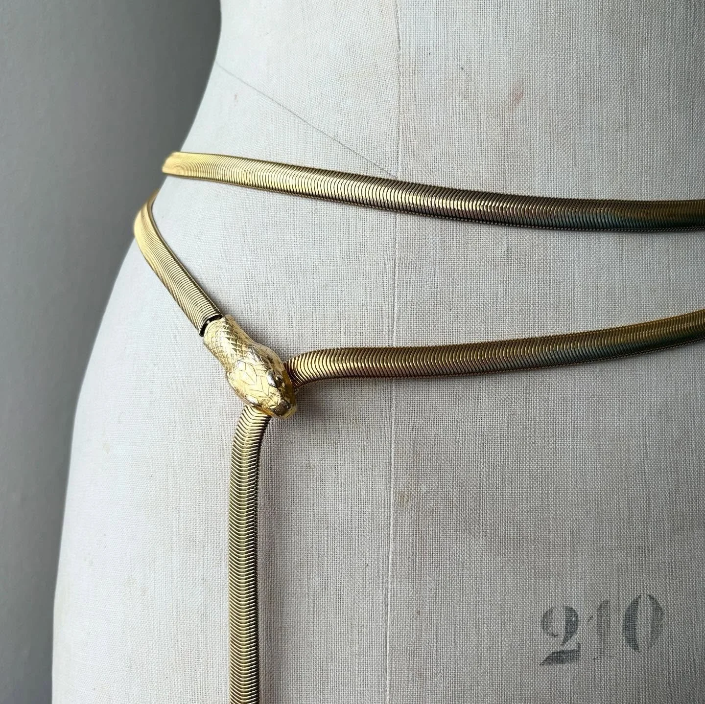 So hot it sold in one day and is heading to the USA 😍🥰🐍 
.
.
Vintage snake belt
Omega belt 
Vintage snake necklace