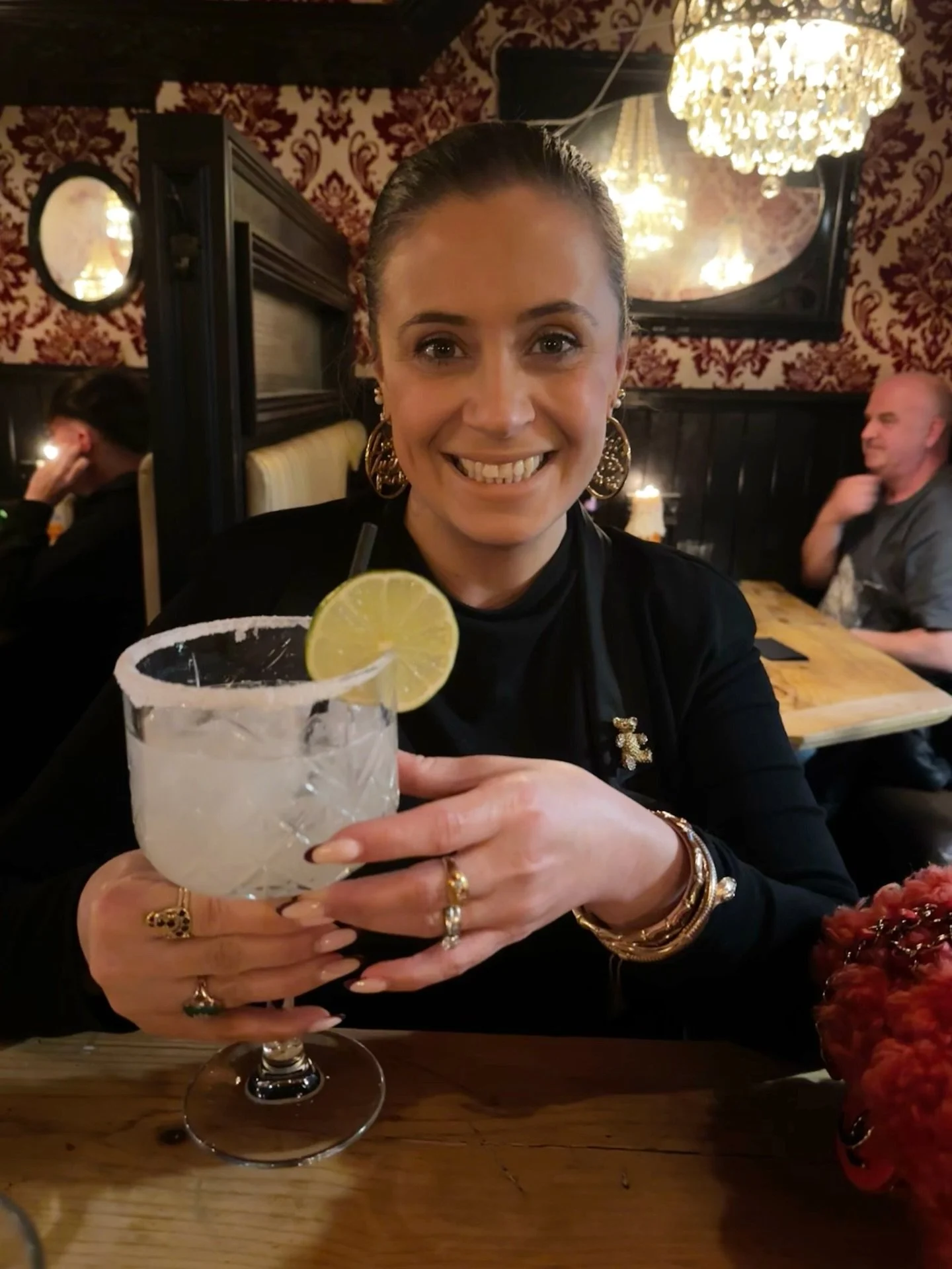 A lovely weekend after my second lurgy of the year 🦠🤪 @jennykateevans we didn&rsquo;t get a coffee date pic 😙

1 - 6 dinner and my outfit revolved around gold teddy bears 🧸 my &ldquo;new&rdquo; Escada teddy bear belt and I found a D&rsquo;Orlan t