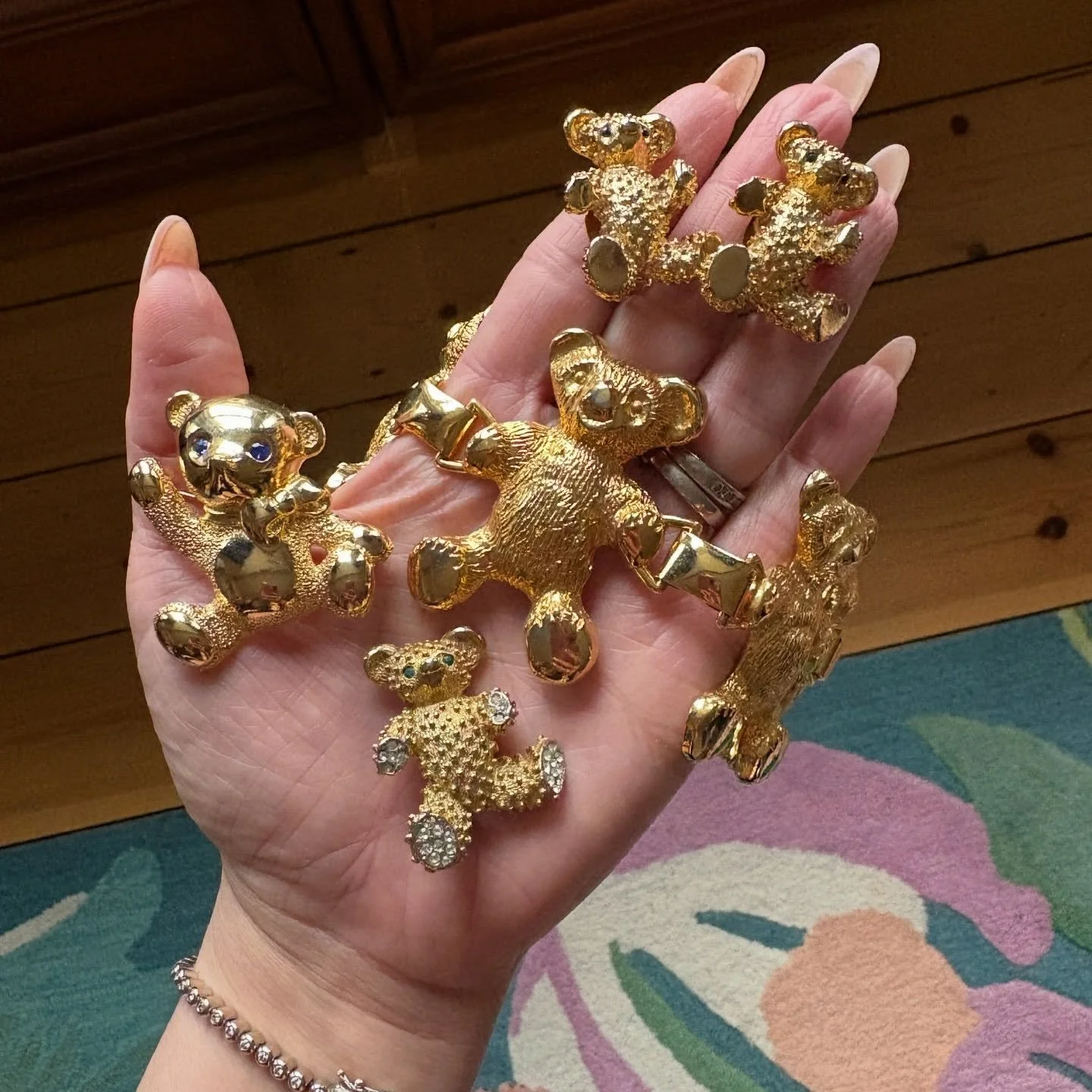 Teddy bears&rsquo; picnic ☺️🧸 It all started with the belt. It&rsquo;s a beauuutiful condition vintage Escada belt and when it arrived it was just so fun, and so cute and adorable that I had to hold onto it&hellip;then I spotted a brooch on a daytri