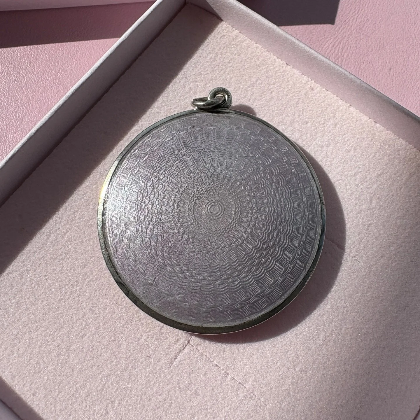 OBSESSED with this antique French guilloche locket that has its ORIGINAL MIRROR intact!! Someone please buy it before I keep it for myself because the lilac colour enamel is just the dreamiest and the mirror, well - who doesn&rsquo;t need a super cut
