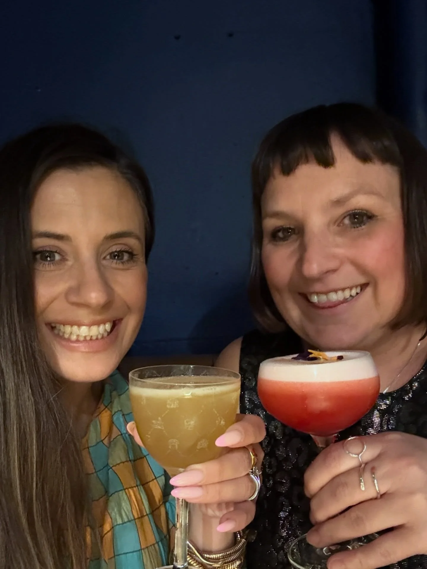 A weekend of mostly gardening and housework with a few cocktails, me-made outfits and a Sunday lunch thrown in 😄 Finally put my new Art Deco Marie Antoinette print up in my closet, too 🥰