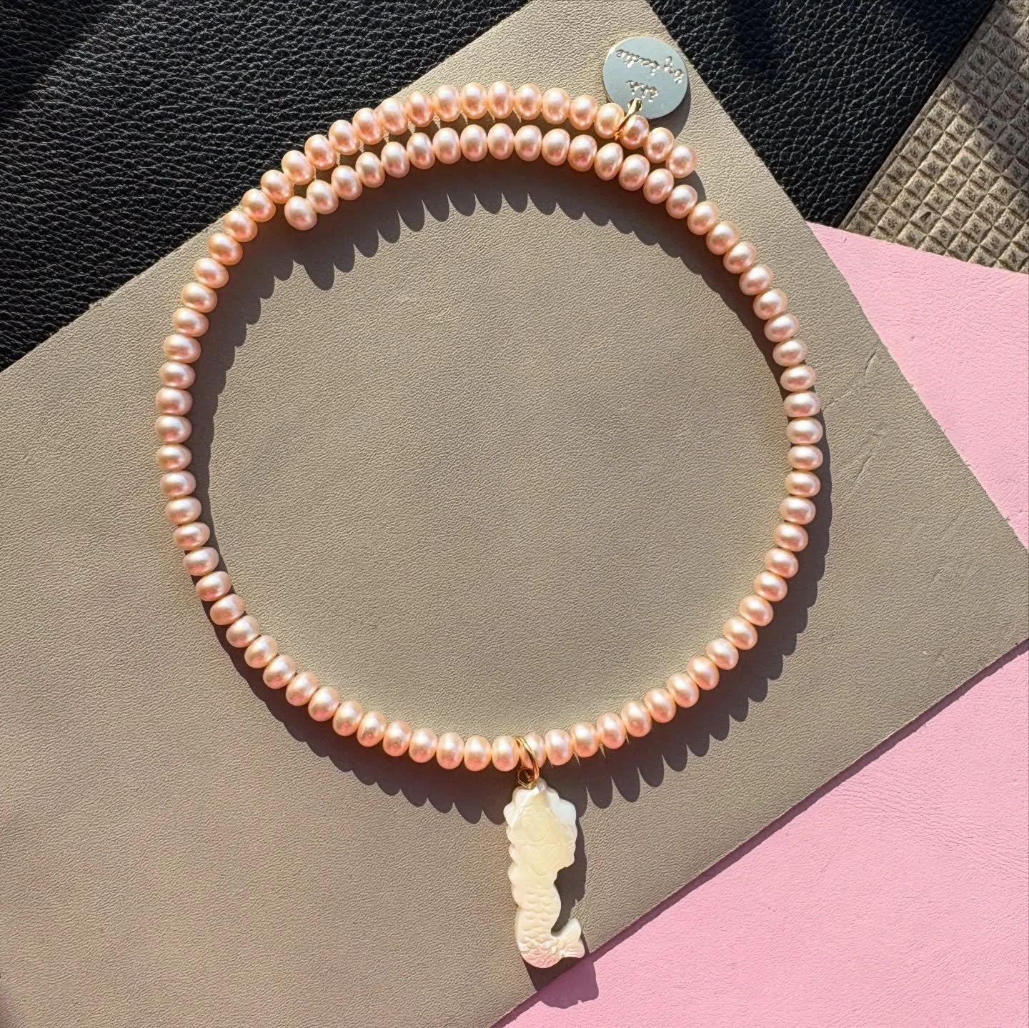 Mermaid Dreams 🧜🏻&zwj;♀️🐚 I paired this vintage pink genuine pearl choker with this vintage, hand carved mother of pearl mermaid and oh my gosh what a pair they are 😍🥰😍🥰 I love collecting little trinkets and finding the perfect use for them 😄