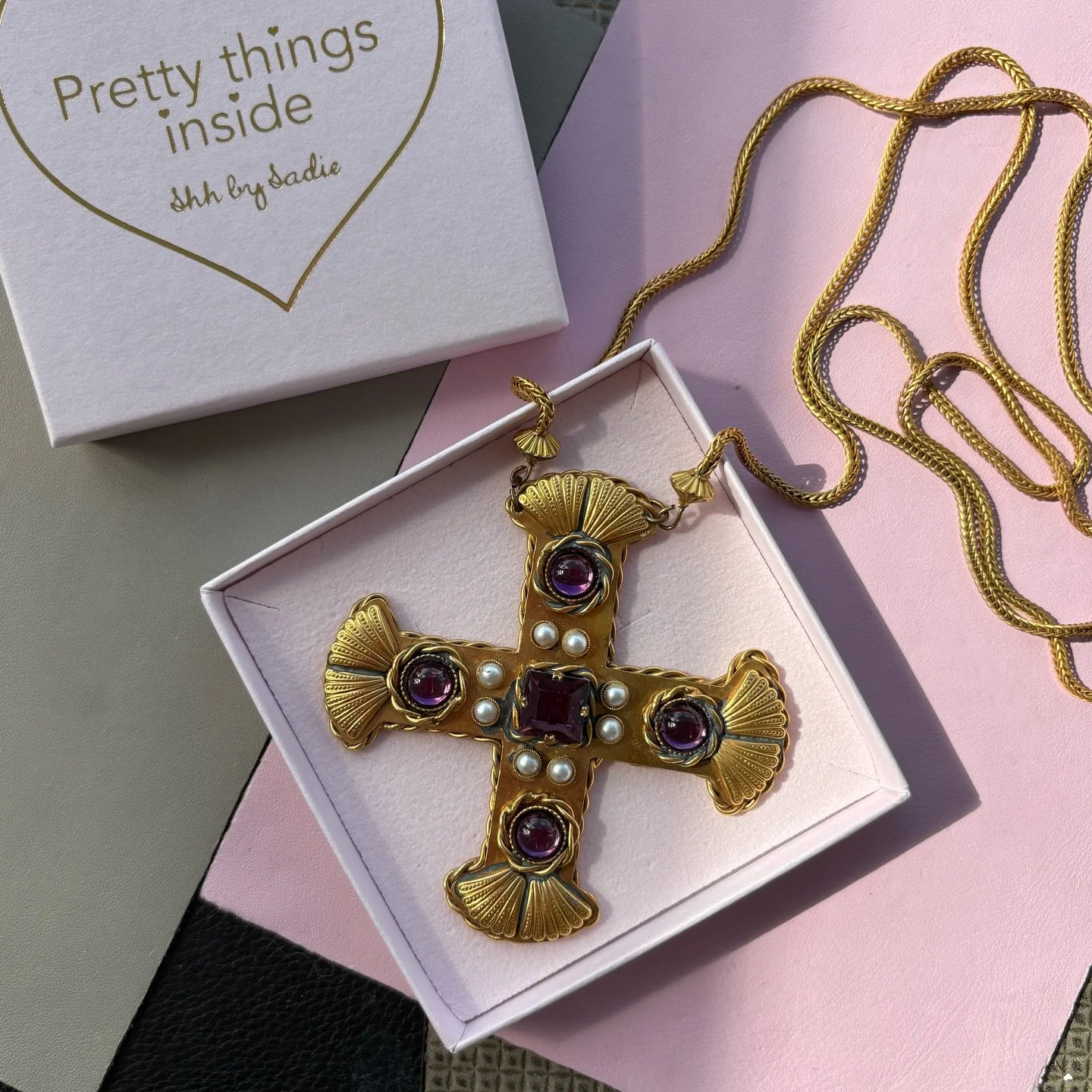 STUNNING Russian gold vintage Maltese cross necklace now available online 🤩 Link in bio 🙂
.
#maltesecross #russiangold #crossnecklace #vintagejewelryforsale