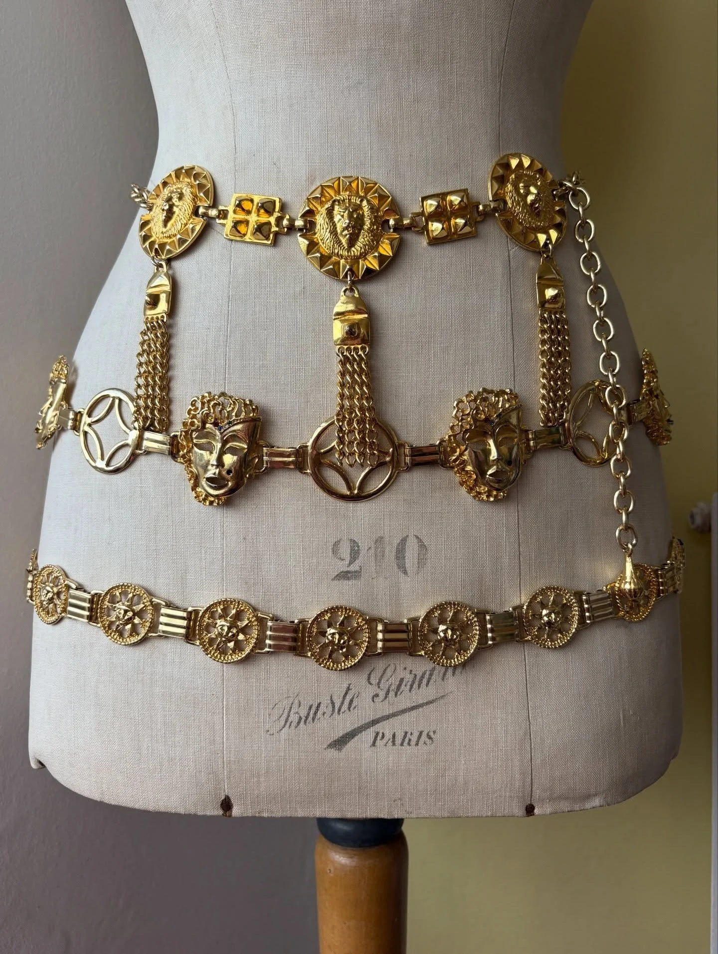 When the Gucci gods bless you 🙏🏽 These [mostly Gucci] vintage chain belts arrived from Italy and France today and I&rsquo;m OBSESSED. See my stories for videos of them and my favourite&hellip;which is your fave!?!! #vintagechainbelt #chainbelt #vin