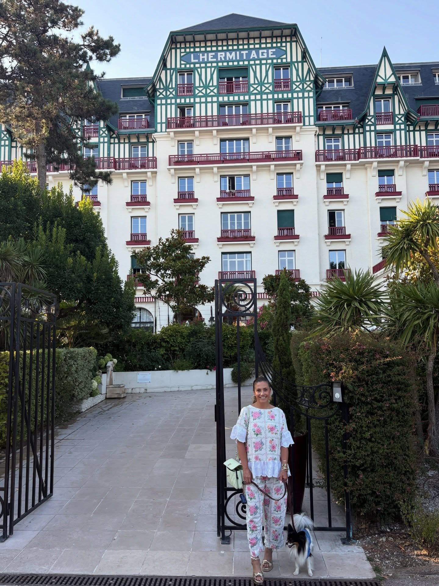 France part one. Mostly enjoying the sunshine, beach walkies + handmade outfits 😄