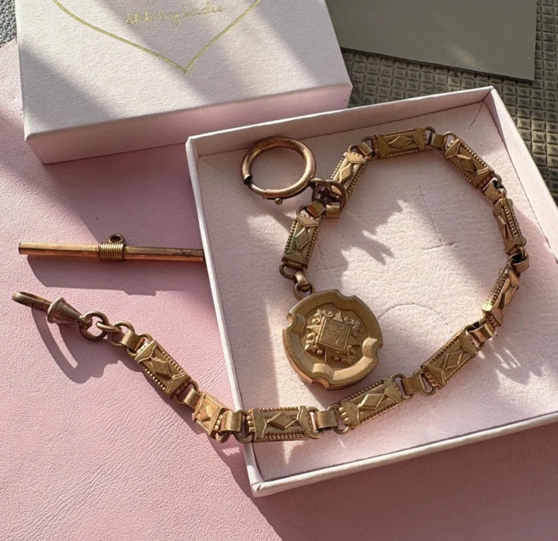 [SOLD] This stunning antique French rose gold plated Albert chain has found its new home 🥰 with a super chunky bold clasp, swivel dog clasp, fob, T bar and a superbly attractive book chain - c&rsquo;est top 👌👌