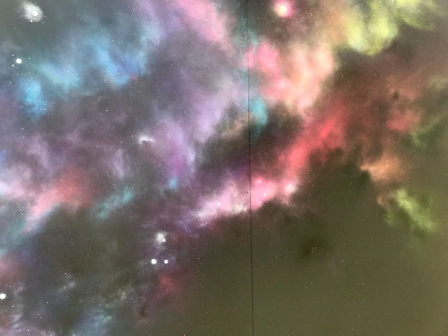 A throwback to 2017. One of my favourite art trips, painting in the beautiful mountains and across Beirut, Lebanon. With @ghalebhawila and other local and UK artists, painting from dusk til dawn, some with permission, some without, meeting beautiful 