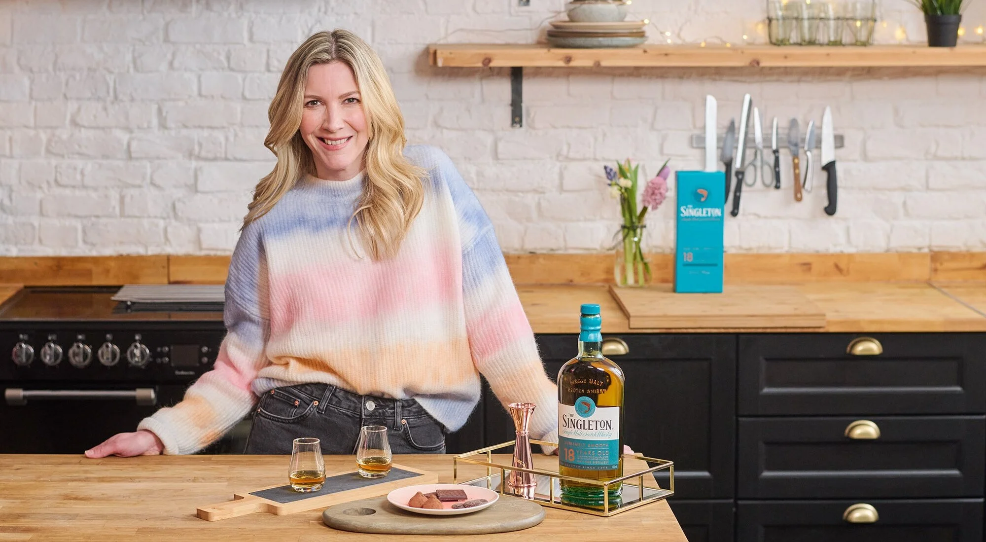 LowRes_SingletonsWhiskey_LisaFaulkner_16RT.jpg