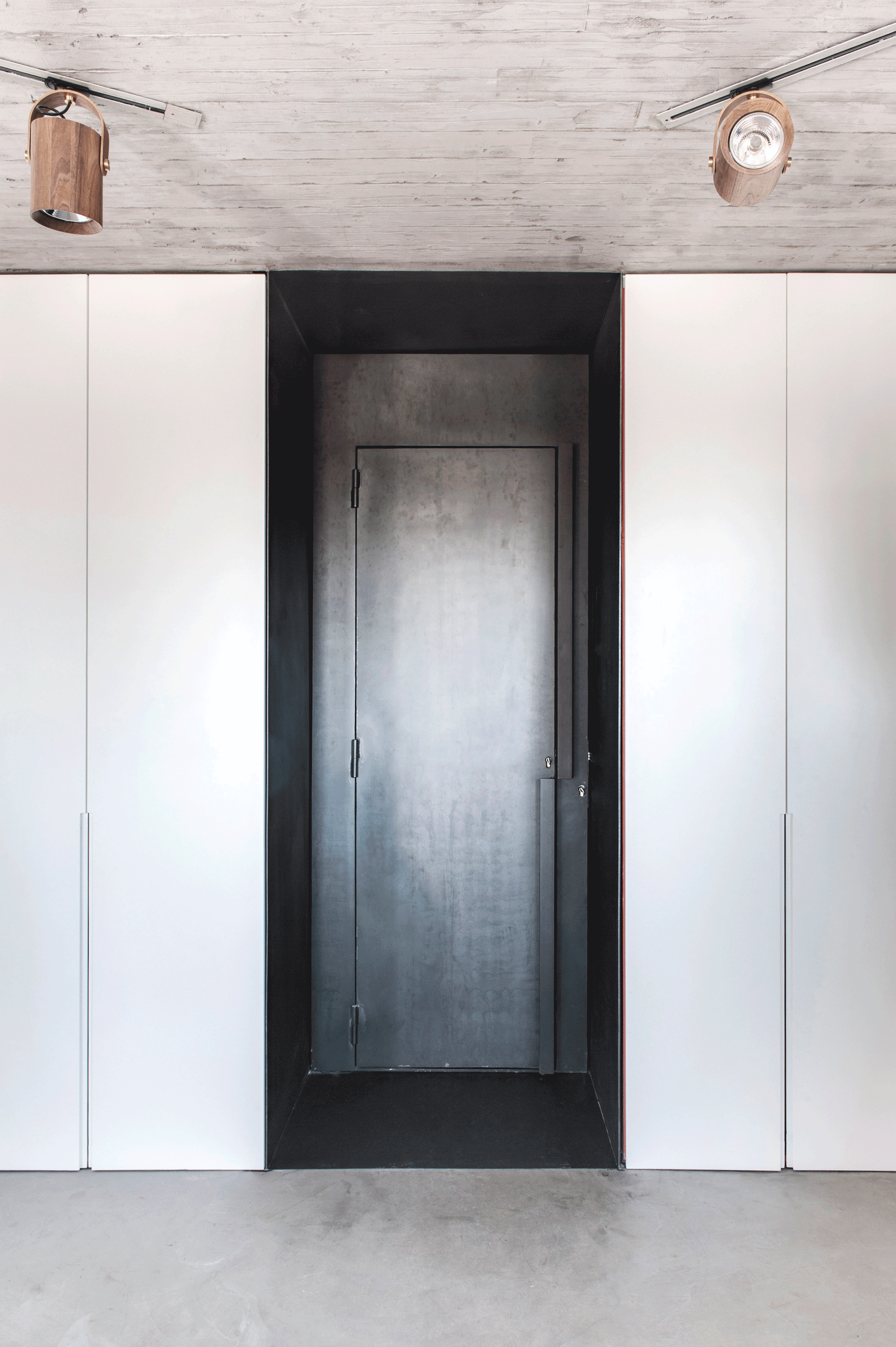 4e-entrance door.gif