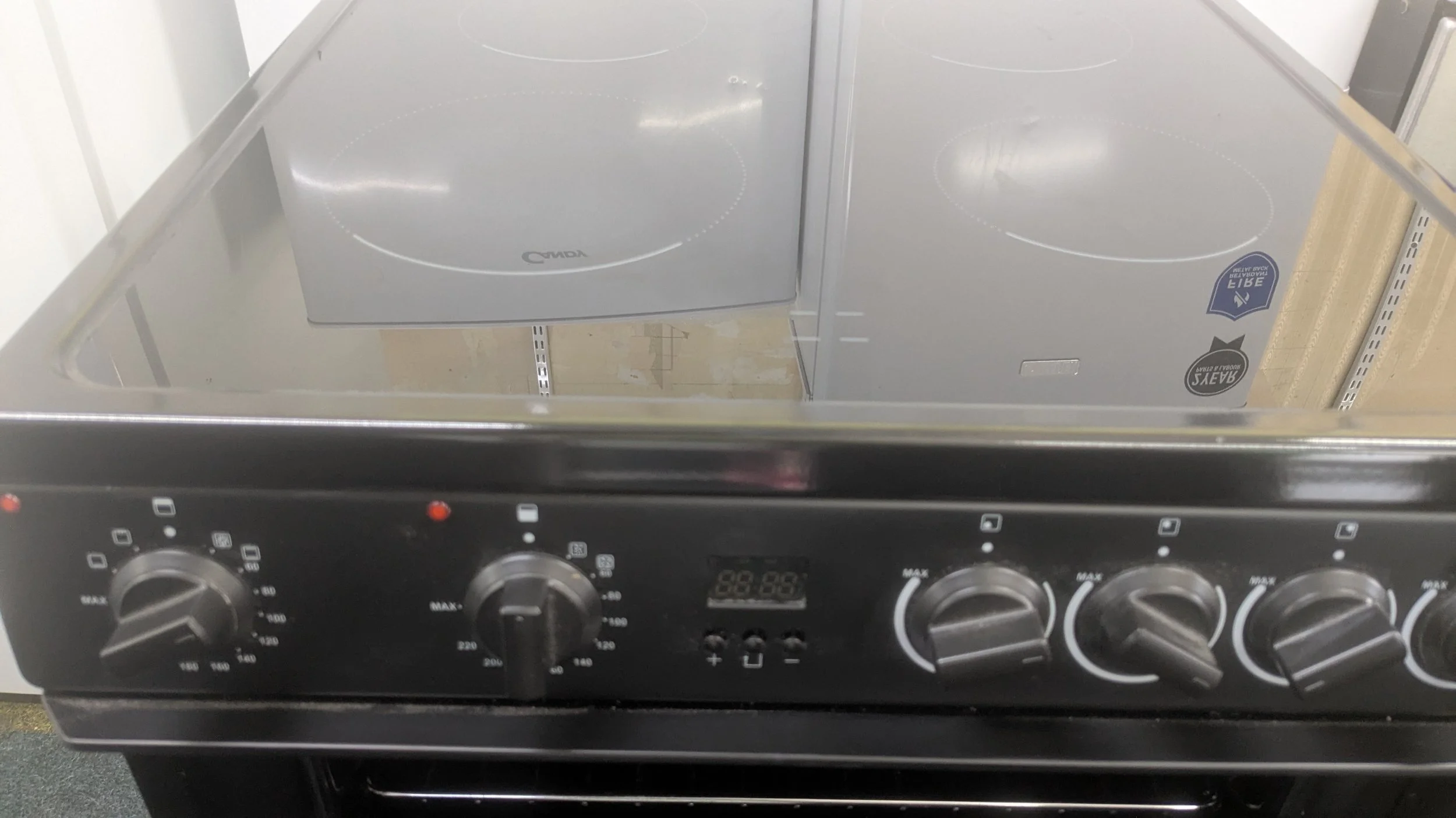 Swan SX16730B 60cm Front Buttons
