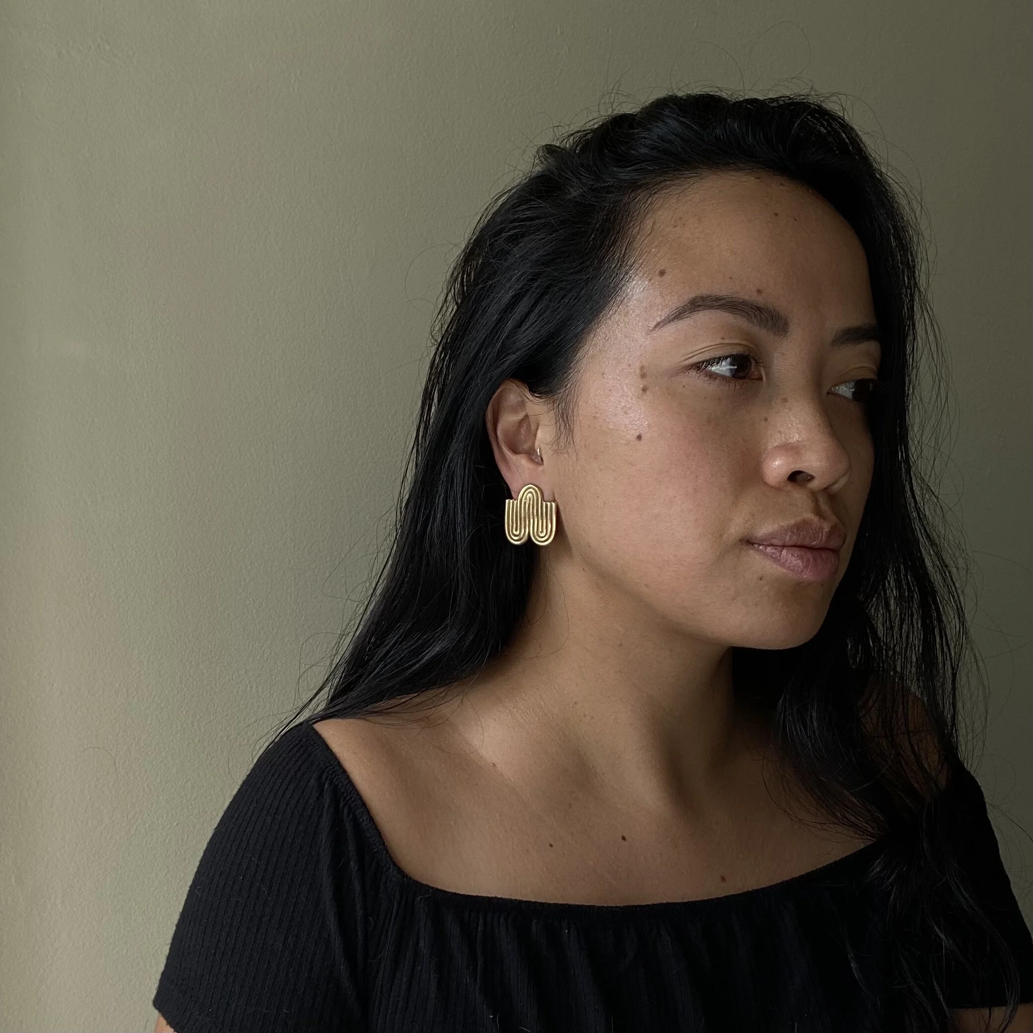 woman modelling wavy arches earring (Copy)