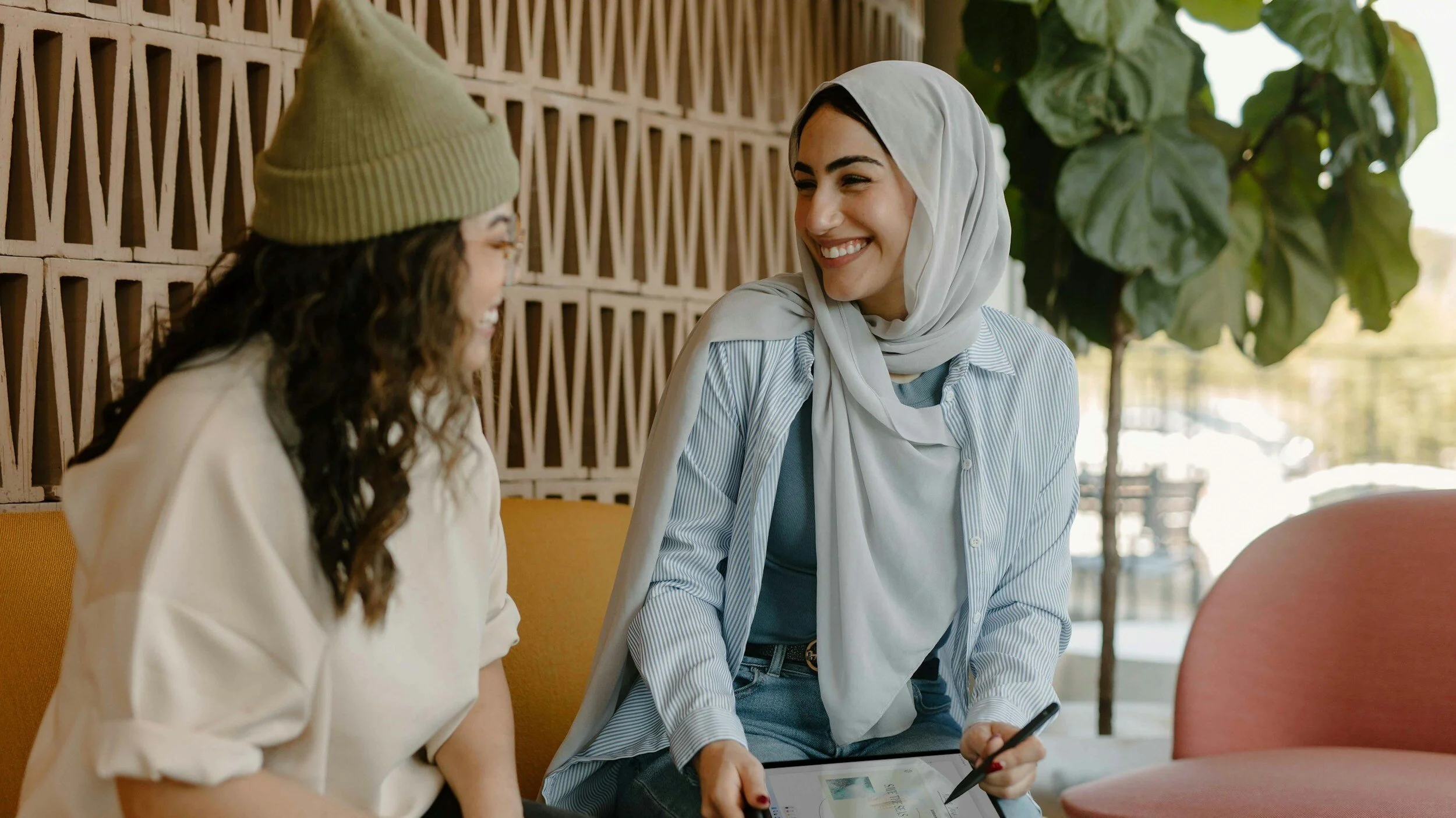 Tutor and student discussing independent learning during a counseling session at TeachBahrain